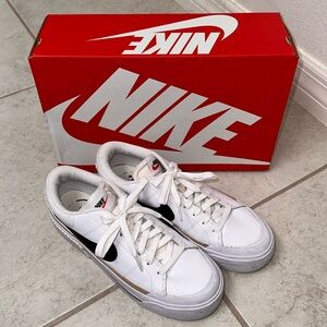 NIKE Court Legacy Lift